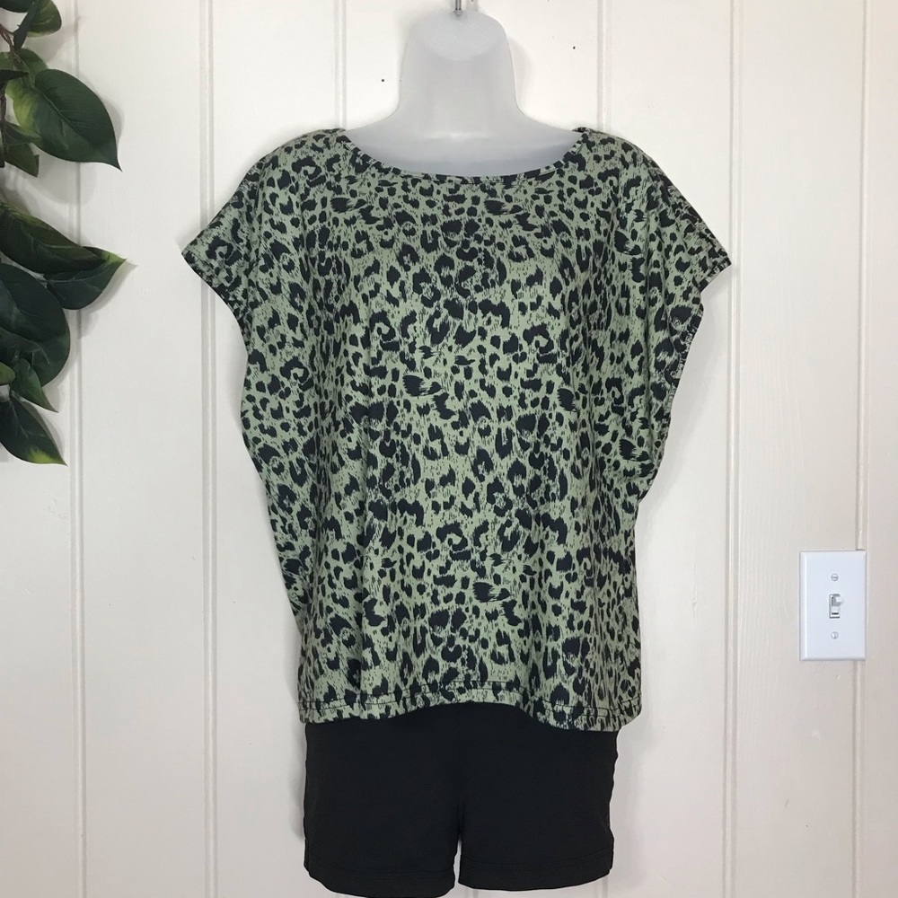 Shein Animal Print Sleeveless Top Blouse 
Large 12 - 14 Soft & Comfy Stretch